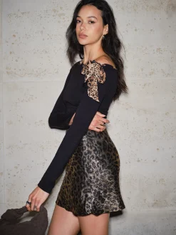 Cold-Shoulder Leopard Printed Bow Top T-shirts