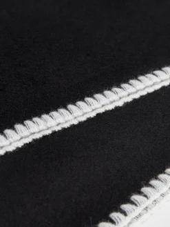 New Contrast Trim Tassel Scarf Accessories