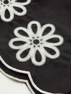 Embroidery Round Neck Sleeveless Tank Top Tops