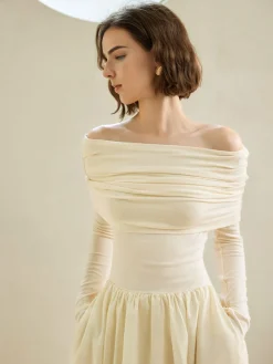 Discount Off-Shoulder Bud Waist Pleated Knit Dress White Dresses|Sweater Dresses