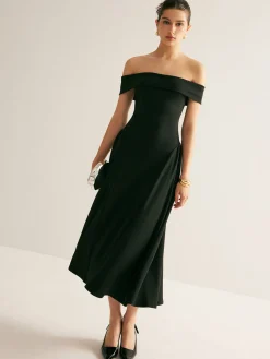Hot Straight Neck Pleated Dress Black Dresses|Casual Dresses