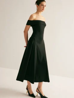 Hot Straight Neck Pleated Dress Black Dresses|Casual Dresses