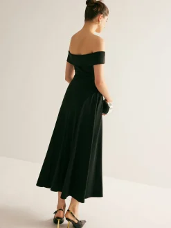 Hot Straight Neck Pleated Dress Black Dresses|Casual Dresses