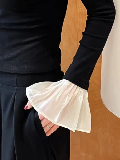 V-Neck Contrast Ruffle-Cuff Blouse Blouses & Shirts|Tops