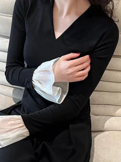 V-Neck Contrast Ruffle-Cuff Blouse Blouses & Shirts|Tops