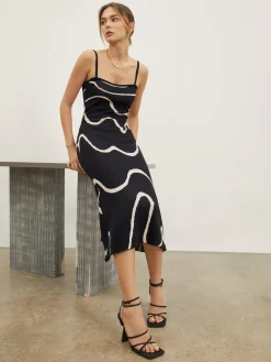 Wavy Print Strap Midi Dress Black Dresses|Sweater Dresses